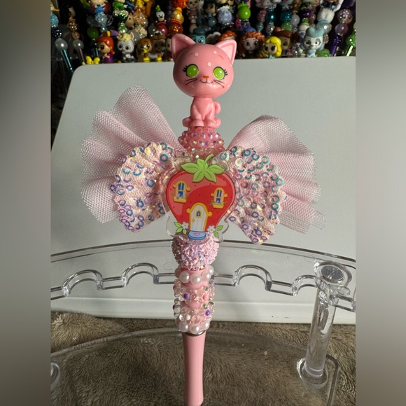 Strawberry Shortcake Custard the Cat Custom Retractable… - Picture 1 of 2